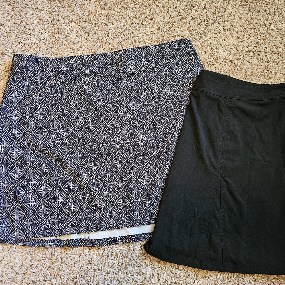 Lot of 2~RipSkirt Hawaii Skirt Size XXL Length 2~1 Black & 1 Black/White Print